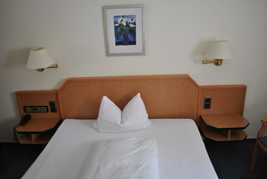 Hotel Garni Am Schaefersberg Нидернхаузен Стая снимка
