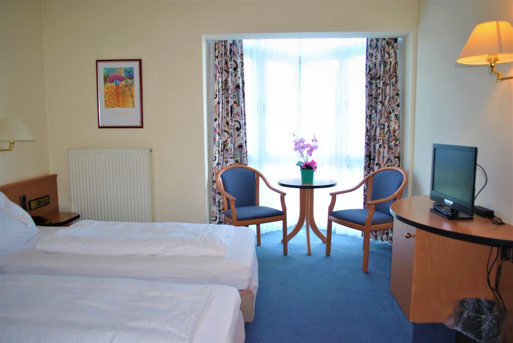 Hotel Garni Am Schaefersberg Нидернхаузен Стая снимка
